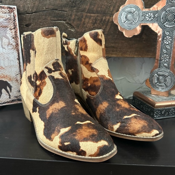 New Boutique Corky's Charming Cow Print Ankle Boots with Inside Zipper Closure - Picture 2 of 12